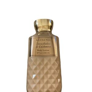 Bath & Body Works Snowflakes & Cashmere Body Lotion seasonal Vanilla  fragrance